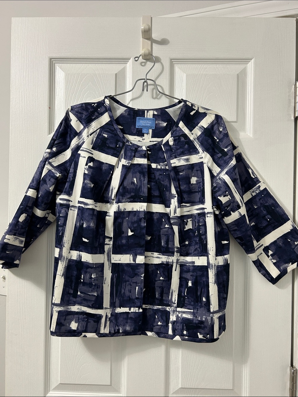 Simply Vera Vera Wang Navy and White Abstract jacket and skirt. 2 pieces.
